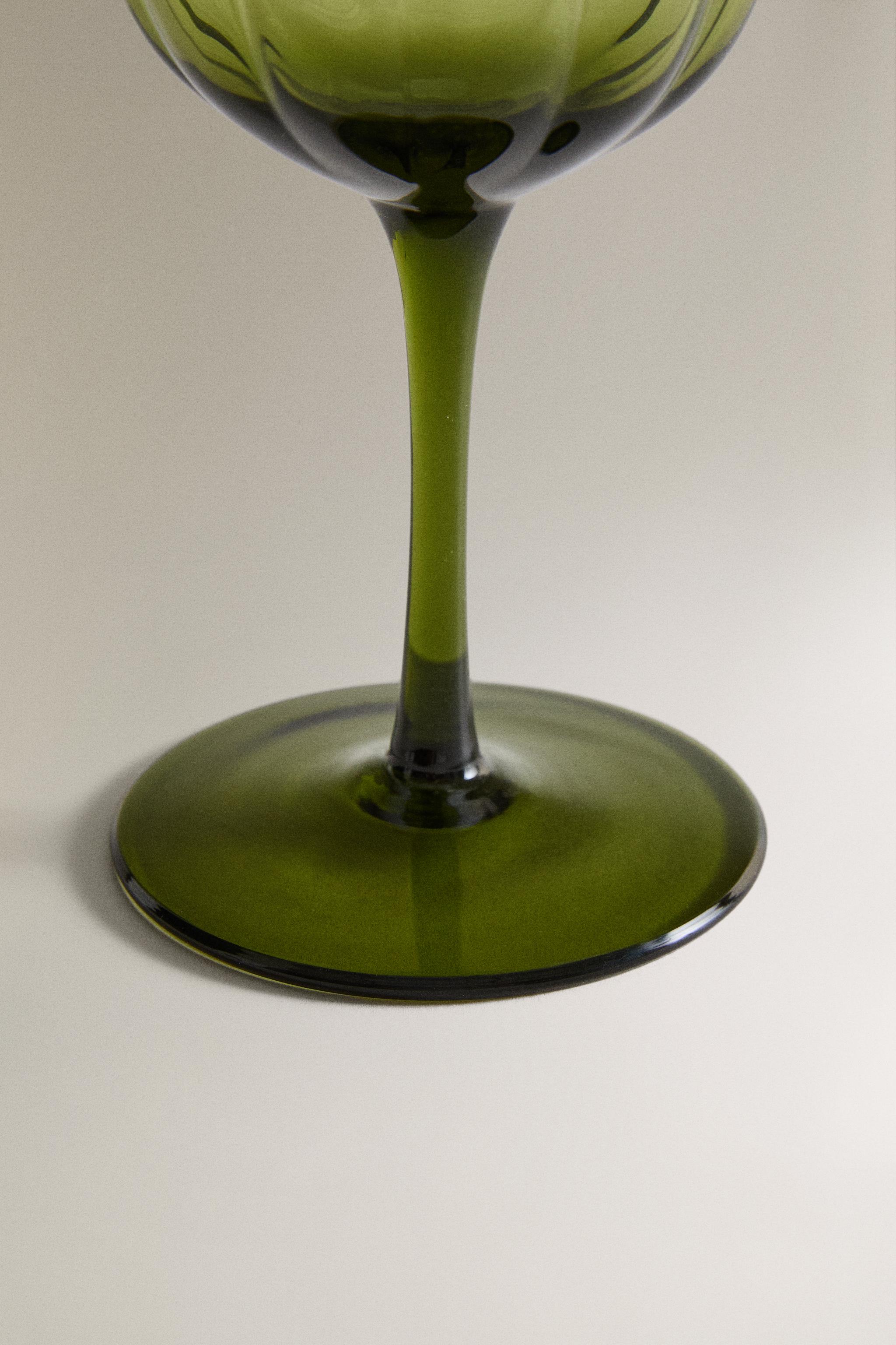 CHRISTMAS WINE GLASS WITH A RAISED DESIGN